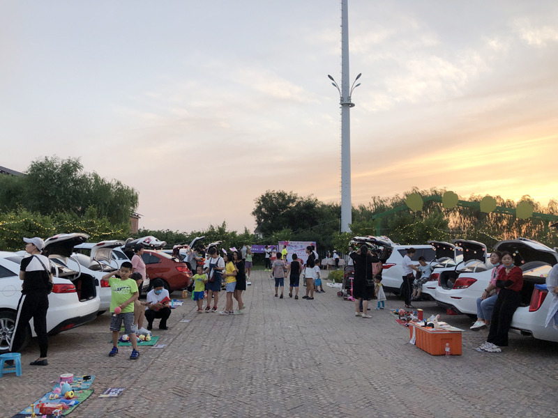 夏令營挑戰(zhàn)地攤經濟，覽眾房車不一樣的活動