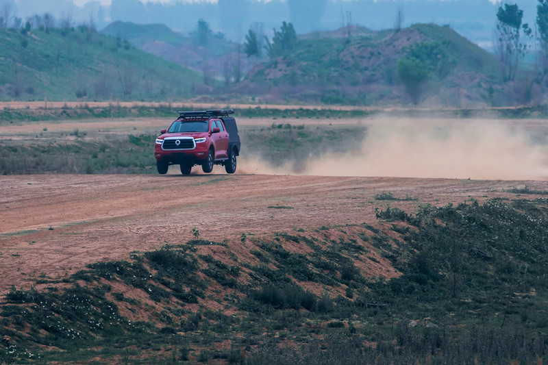 開著二炮去宿營什么感受？