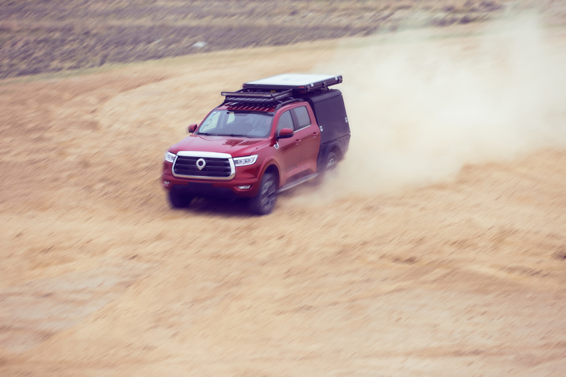 開著二炮去宿營什么感受？