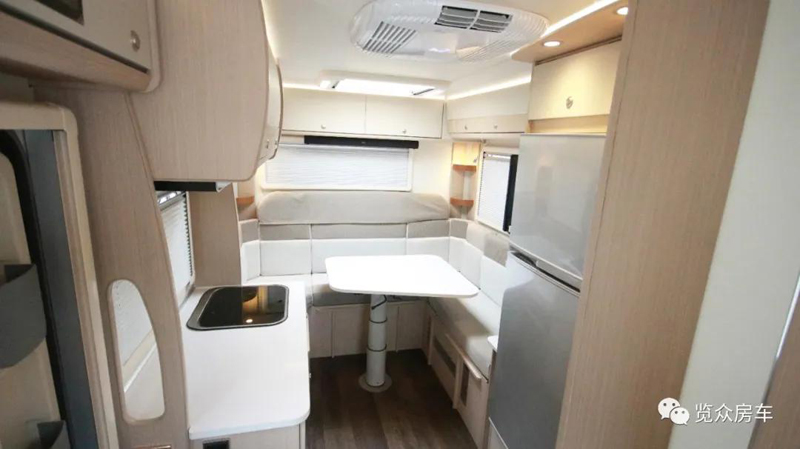 帶老人孩子出行，適合選這款房車