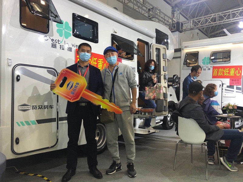 從這選房車的顧客怎么這么多？