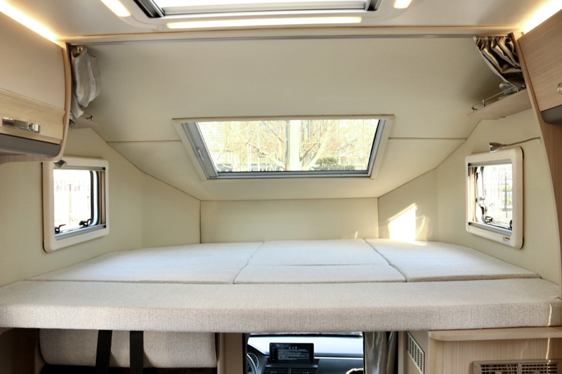 這款六座房車，還是四驅房車