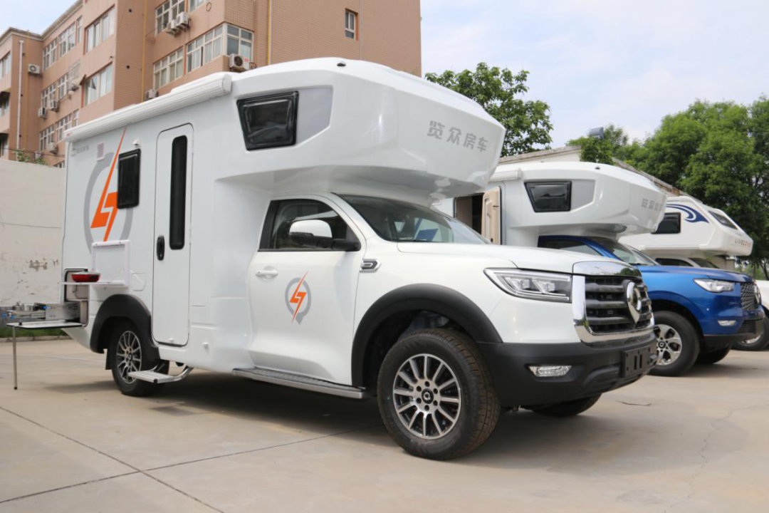 為自由著色！紅、白、藍、棕，你選哪一種？