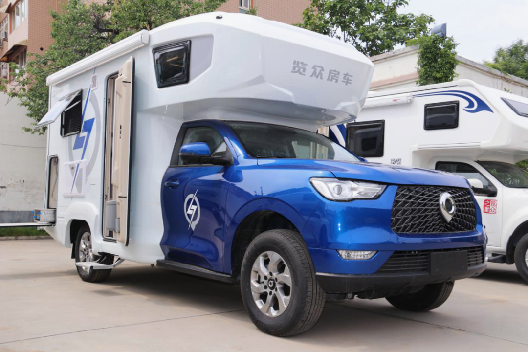 為自由著色！紅、白、藍、棕，你選哪一種？