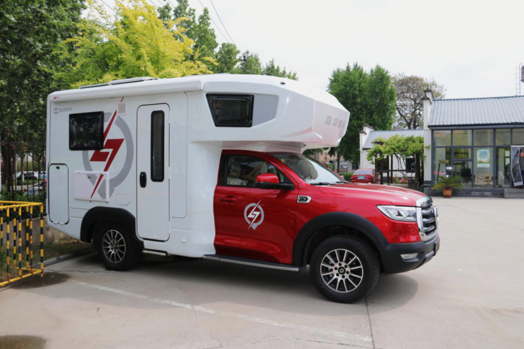 為自由著色！紅、白、藍、棕，你選哪一種？