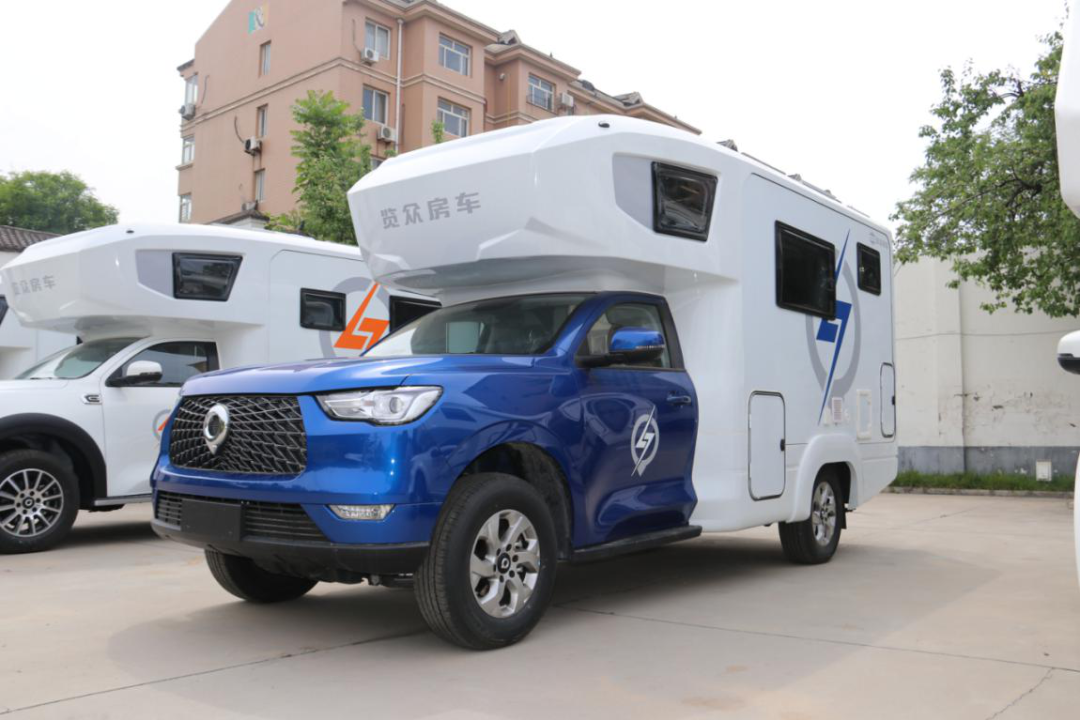 為自由著色！紅、白、藍、棕，你選哪一種？