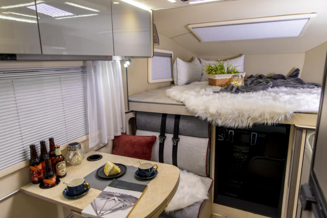 為自由著色！紅、白、藍、棕，你選哪一種？