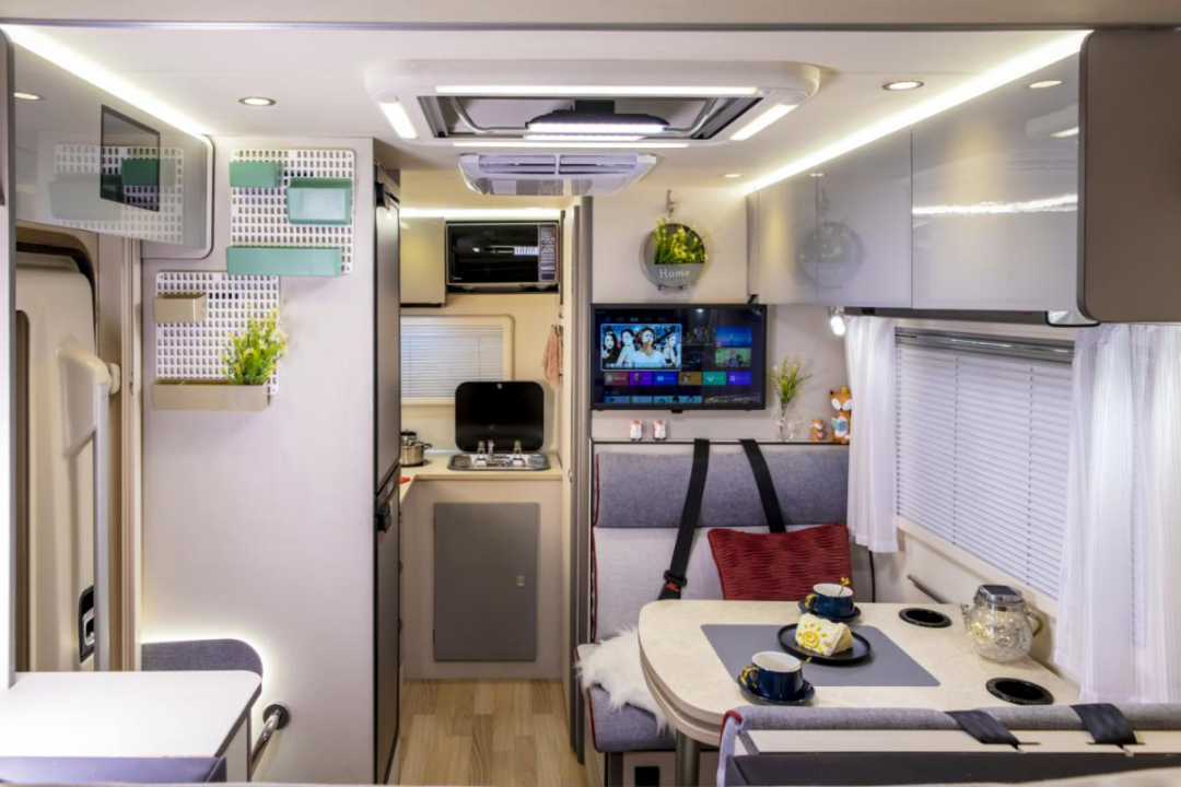 為自由著色！紅、白、藍、棕，你選哪一種？