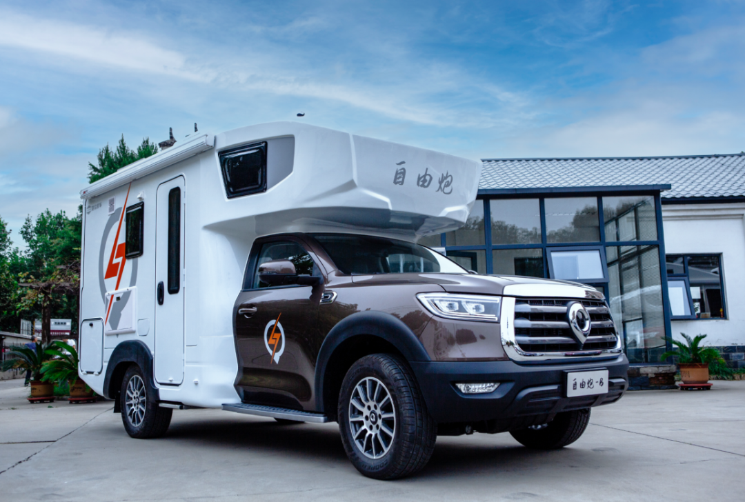 為自由著色！紅、白、藍、棕，你選哪一種？