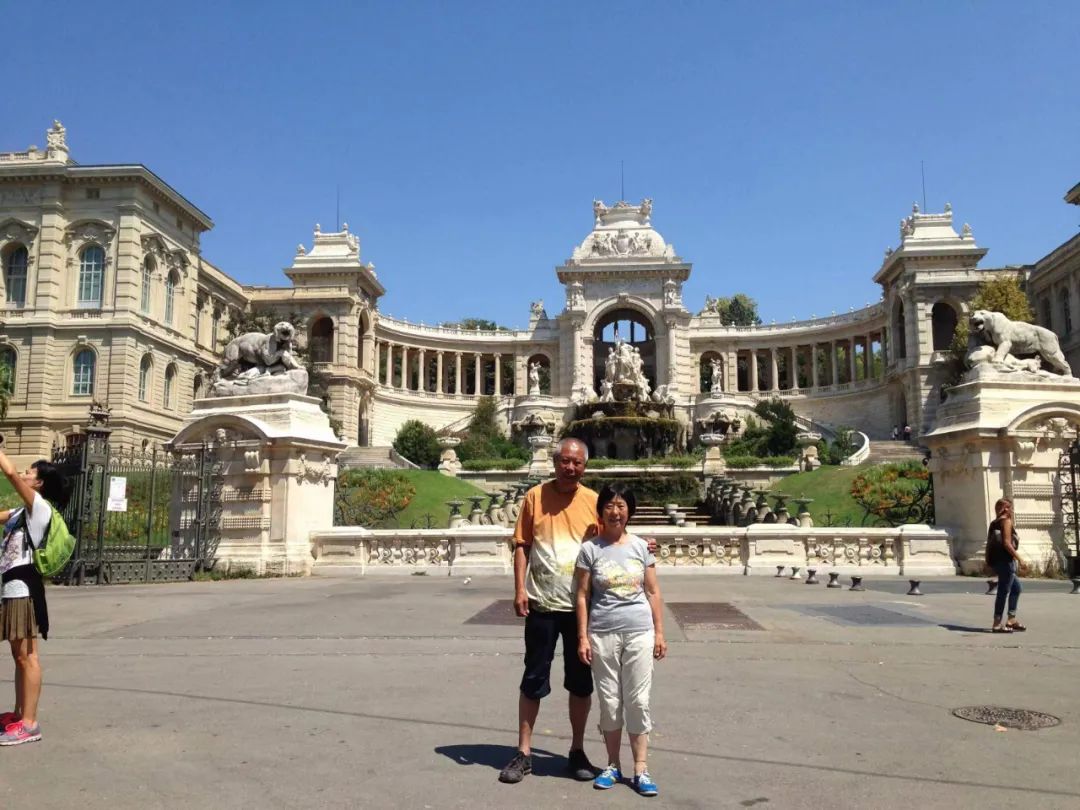 七旬老人開房車帶老伴游世界l中國房車圈最早的“網(wǎng)紅達人” 七旬老人開房車帶老伴游世界l中國房車圈最早的“網(wǎng)紅達人”