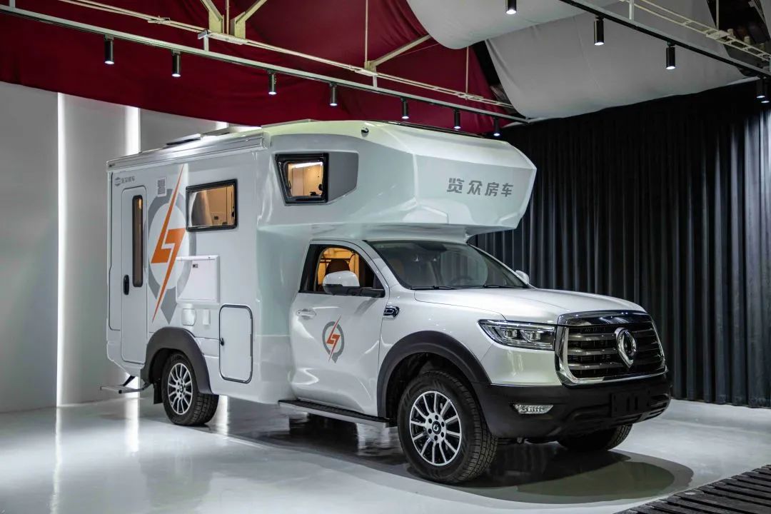 為什么覽眾房車要采用玻璃鋼“三明治”車身結(jié)構(gòu)? 為什么覽眾房車要采用玻璃鋼“三明治”車身結(jié)構(gòu)?