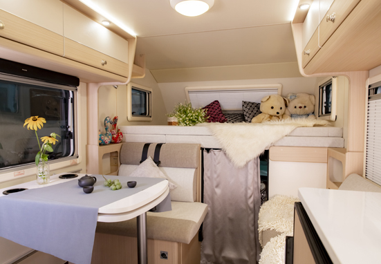 大床、大客廳得房車，四驅、動力好